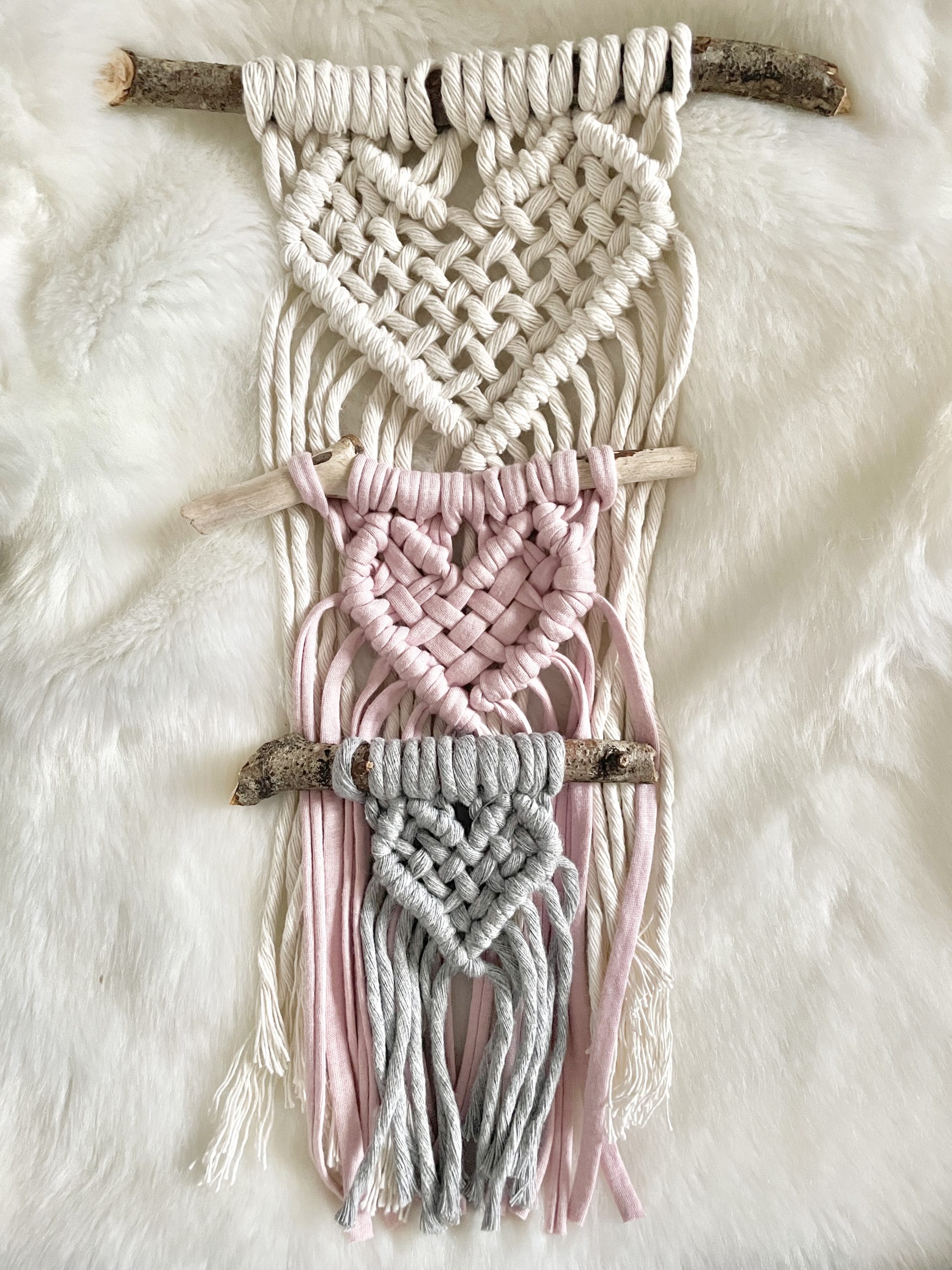 Macrame heart wallhanging Isabella Strambio Blog