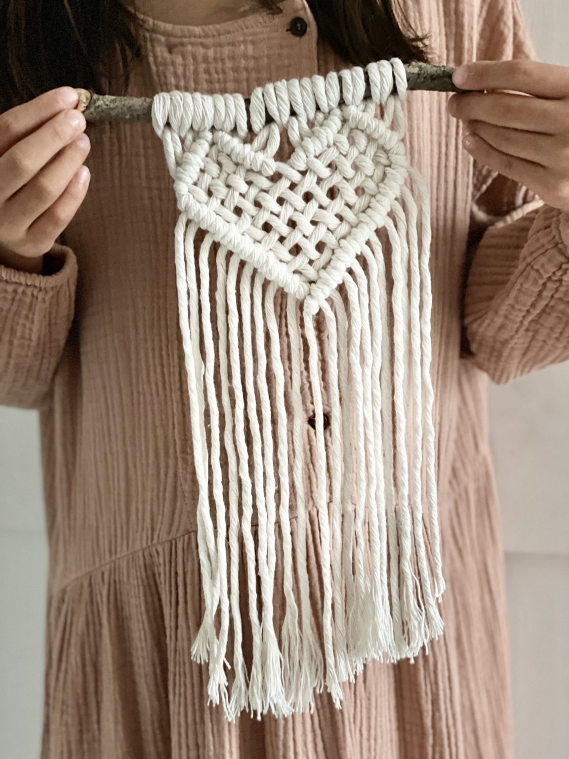 Macrame heart wallhanging | Showit Blog