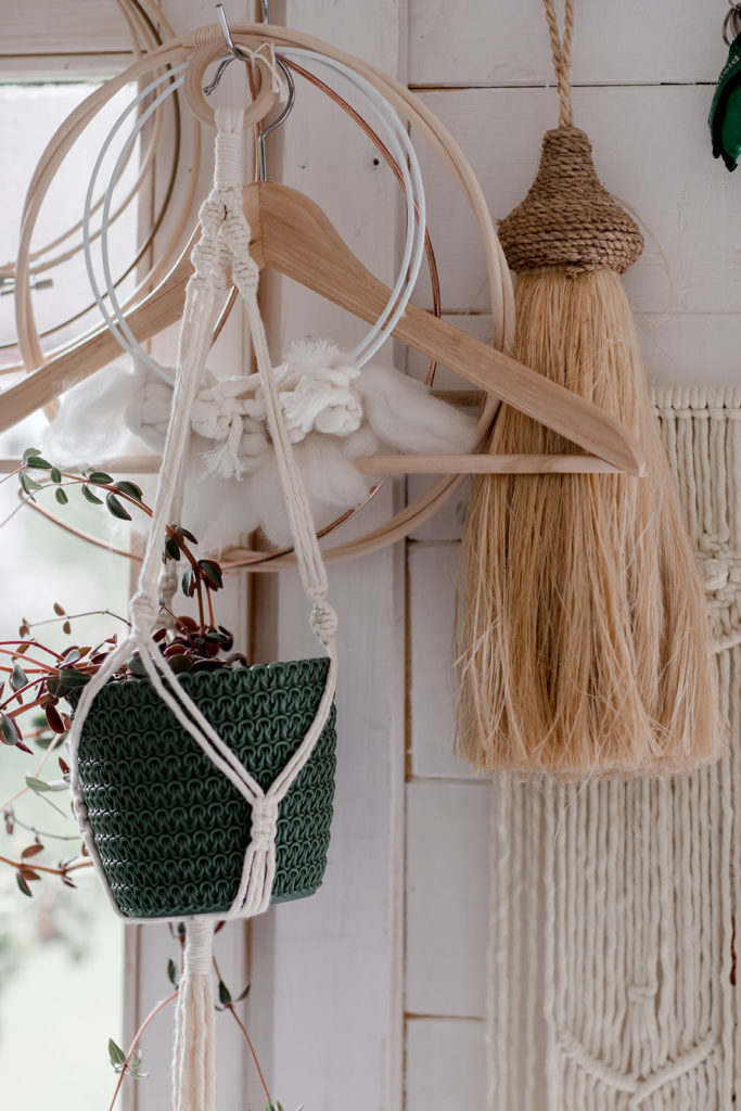 Macrame plant hangers by Isabella Strambio