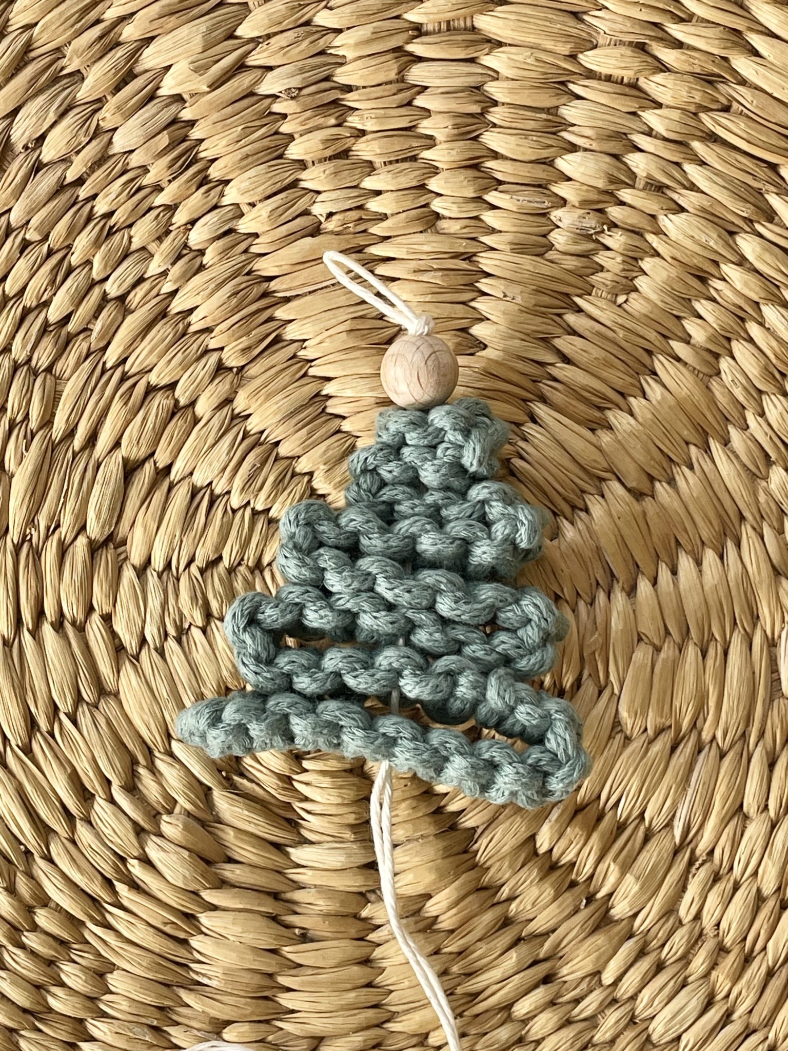 DIY Macrame Christmas tree decoration Isabella Strambio Blog