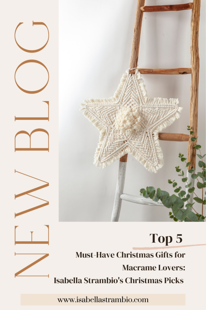 PIN with a white macrame christmas star made by Isabella Strambio on a wooden faux stair